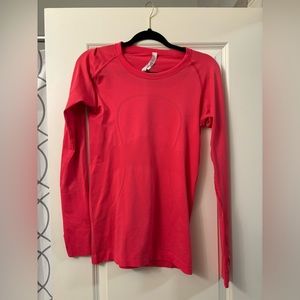 lulu swiftly tech with finger holes